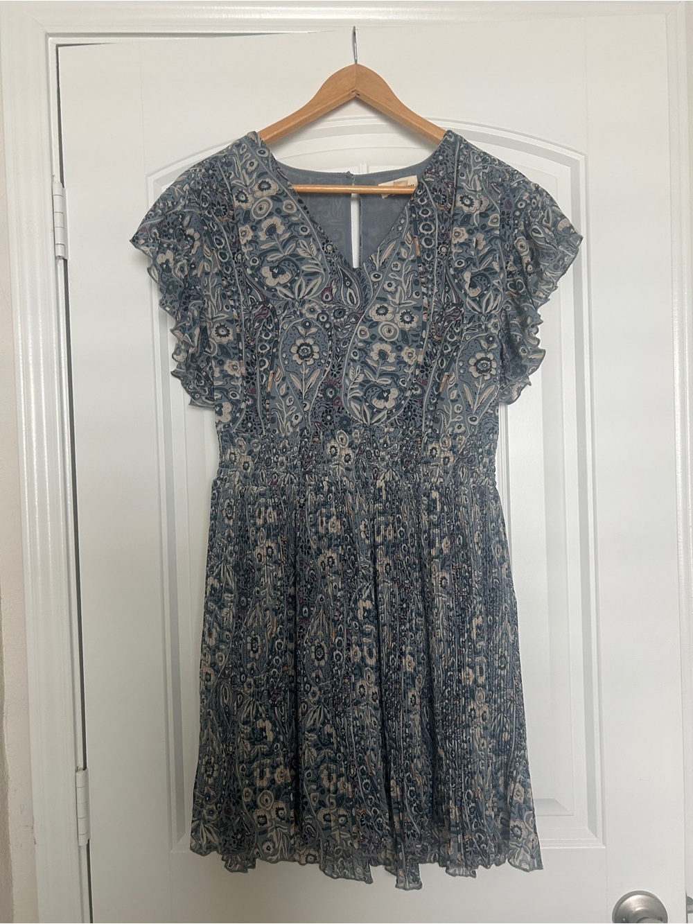 The Korner Blue Floral V-Neck Short Dress Size M